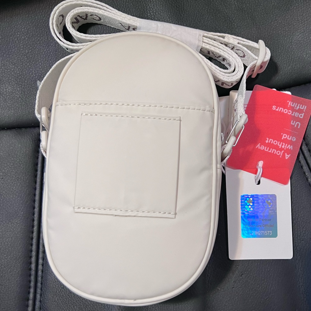 Lululemon Team Canada Future Legacy Crossbody Bag - Picture 4 of 4